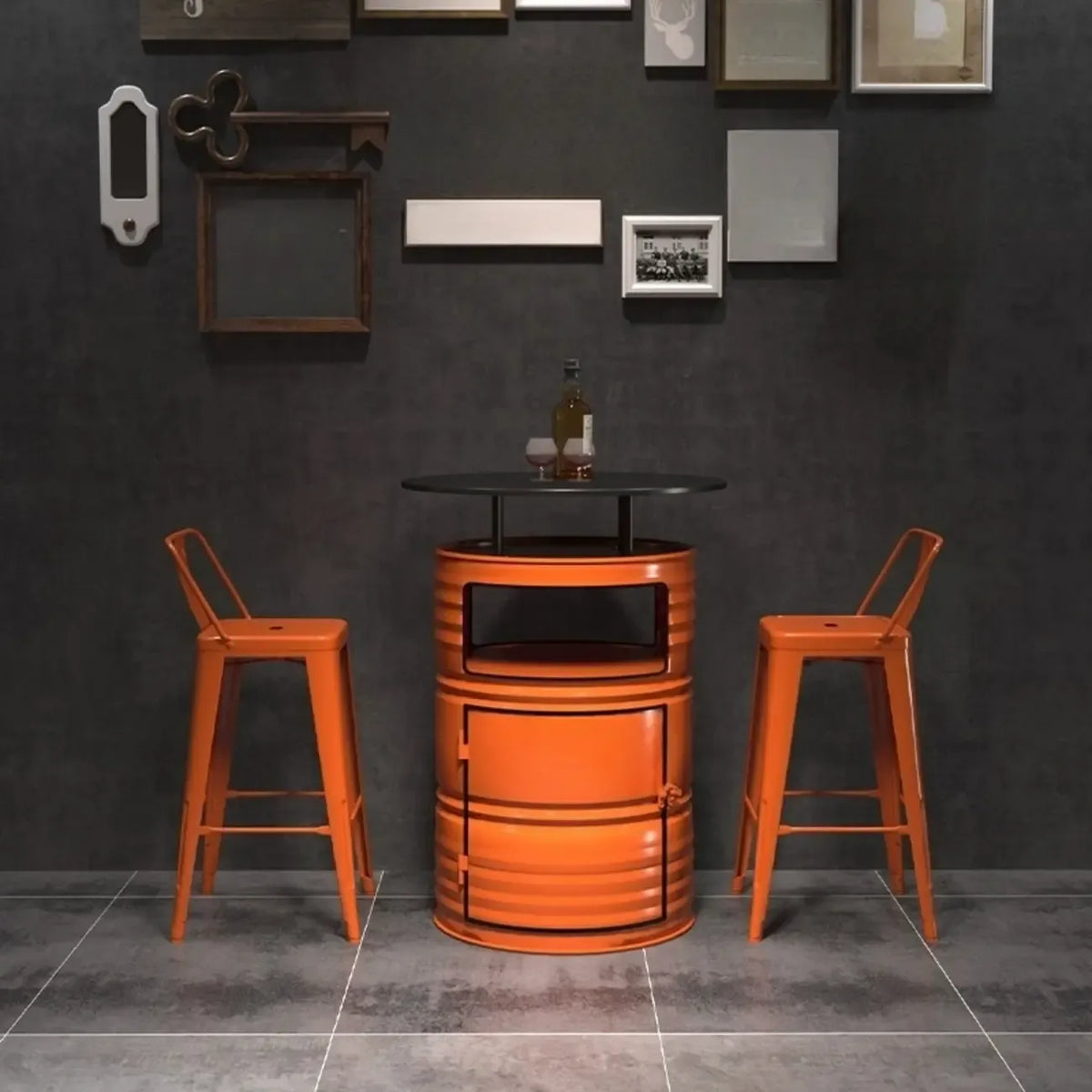 Tables de bar industrielles en métal noir et orange, en forme de fût, avec rangement