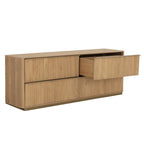Moderne eikenhouten ladekast met sculpturale, gecanneleerde details - slaapkamer | geborsteld goud