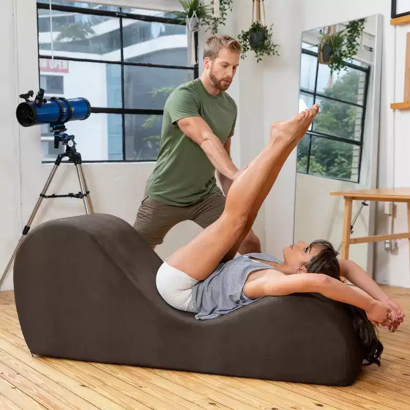 Méridienne élégante Avana pour le yoga - Fabriquée aux États-Unis - Idéale pour les étirements, la détente, l’exercice et plus encore, 60D x 18W x 26H pouces, gris clair