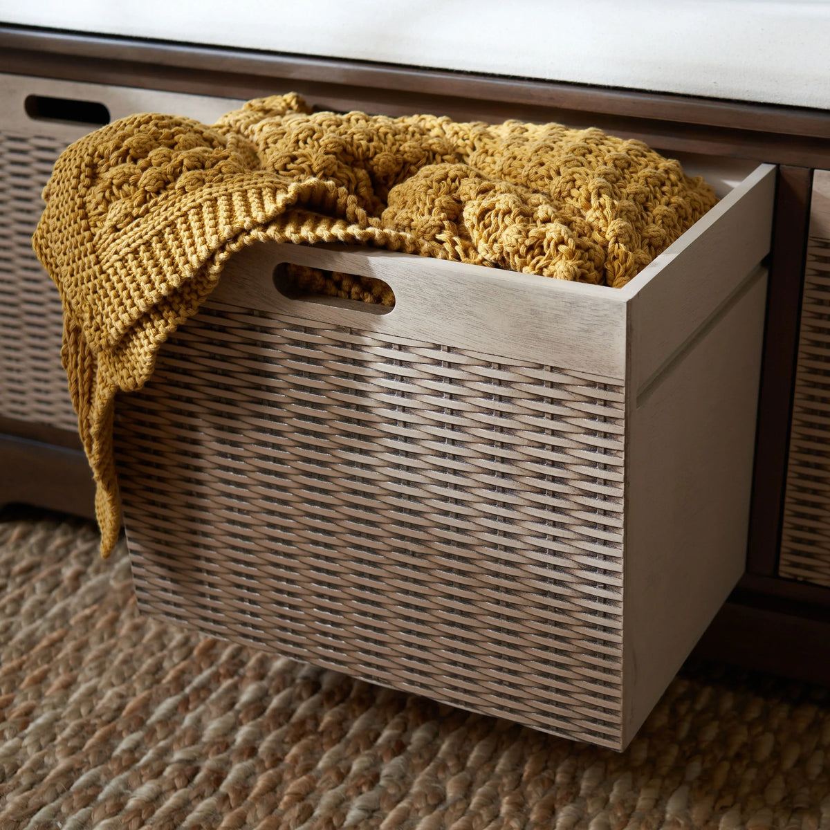 Banc de rangement SAFAVIEH Fiorello avec coussin et 3 tiroirs - 47.3 W x 15 L x 19 H - 47Wx15Dx19H