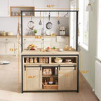 Kookeiland, bakkersrek met schuifdeur in schuurstijl, grote keukentafel van 42' met magnetronstandaard met 3 niveaus, ovenplanken en koffietafel