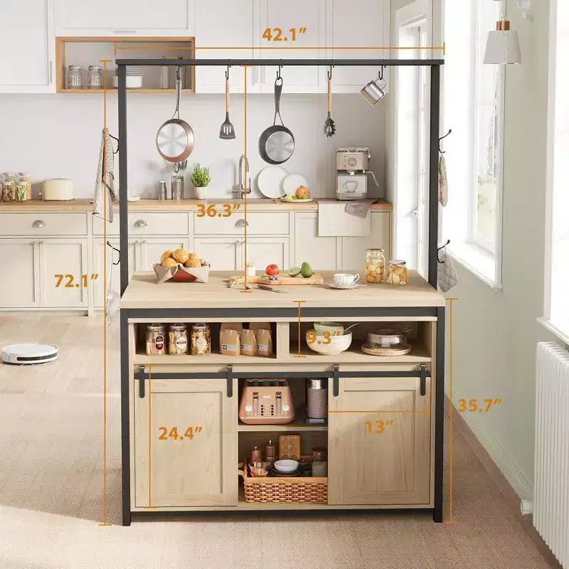 Kookeiland, bakkersrek met schuifdeur in schuurstijl, grote keukentafel van 42' met magnetronstandaard met 3 niveaus, ovenplanken en koffietafel