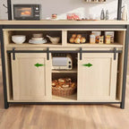 Kookeiland, bakkersrek met schuifdeur in schuurstijl, grote keukentafel van 42' met magnetronstandaard met 3 niveaus, ovenplanken en koffietafel