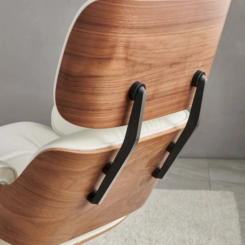 Moderne leren loungestoel met armleuningen, mid-century-stijl