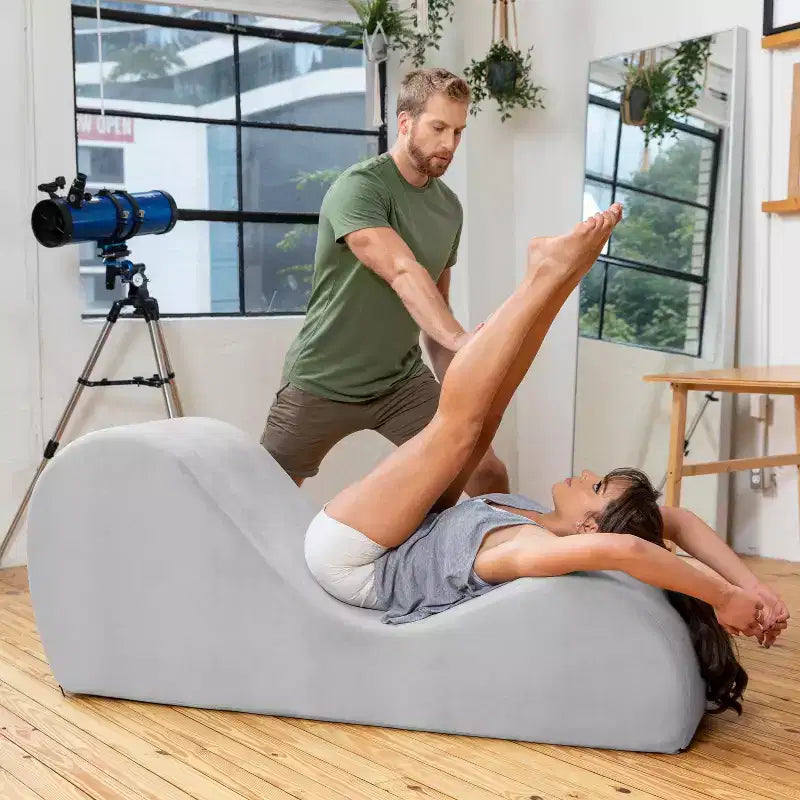 Méridienne élégante Avana pour le yoga - Fabriquée aux États-Unis - Idéale pour les étirements, la détente, l’exercice et plus encore, 60D x 18W x 26H pouces, gris clair