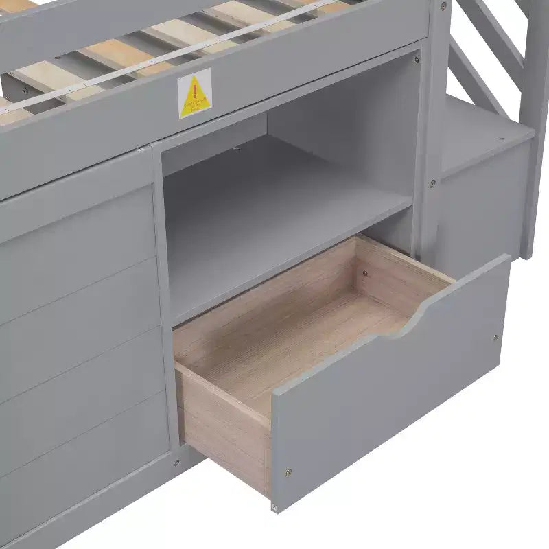 94.6L x 42.3W laag halfhoogslaper van massief hout voor een eenpersoonsbed, met trap, lade en plank, modern en strak ontwerp