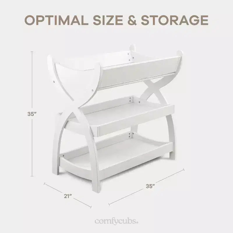 Table à langer Comfy Cubs pour bébé - Structure robuste en bois, style intemporel et deux étagères ouvertes pour les essentiels de bébé