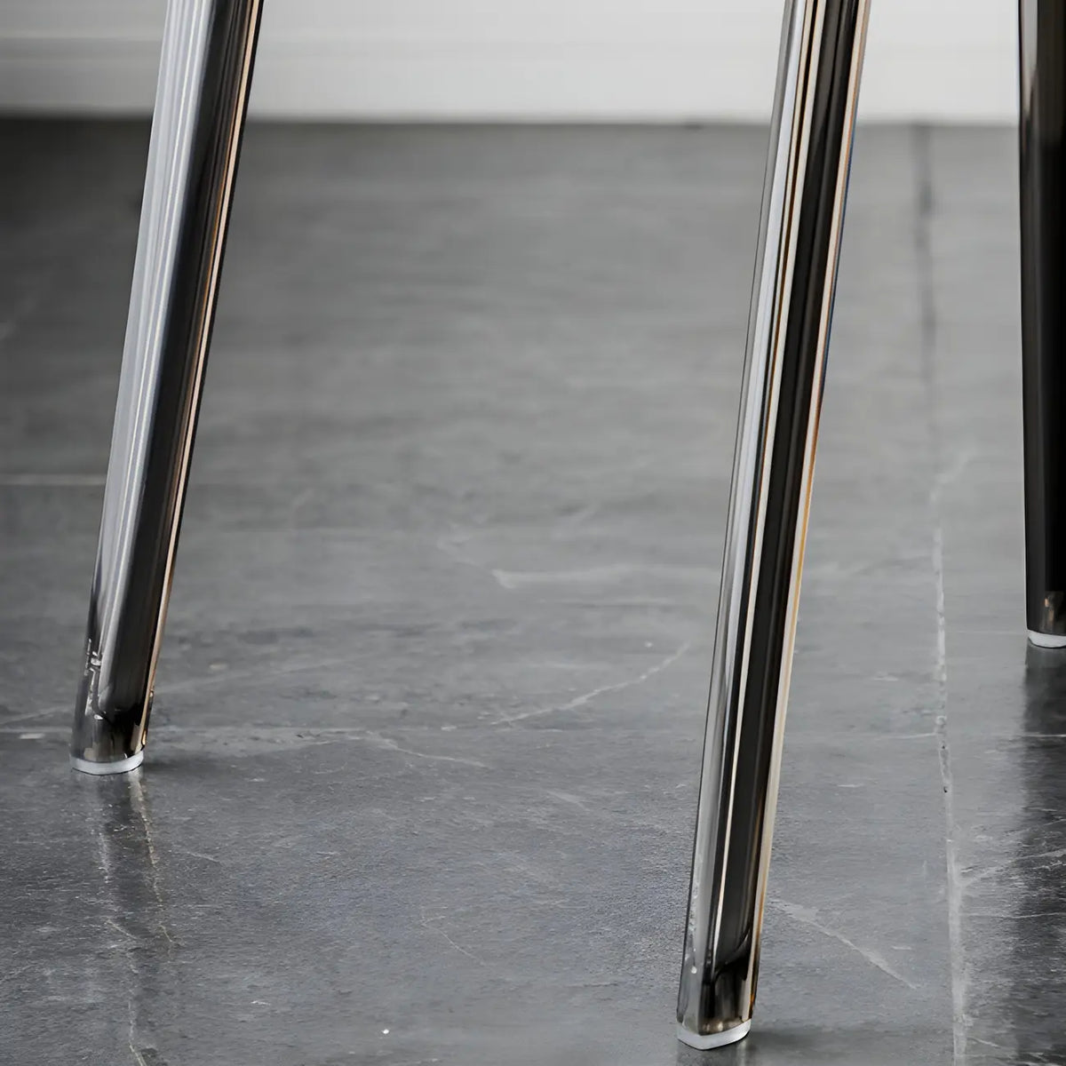Bernsteinfarbener Acryl-Esszimmerstuhl ohne Armlehnen mit niedriger Rückenlehne