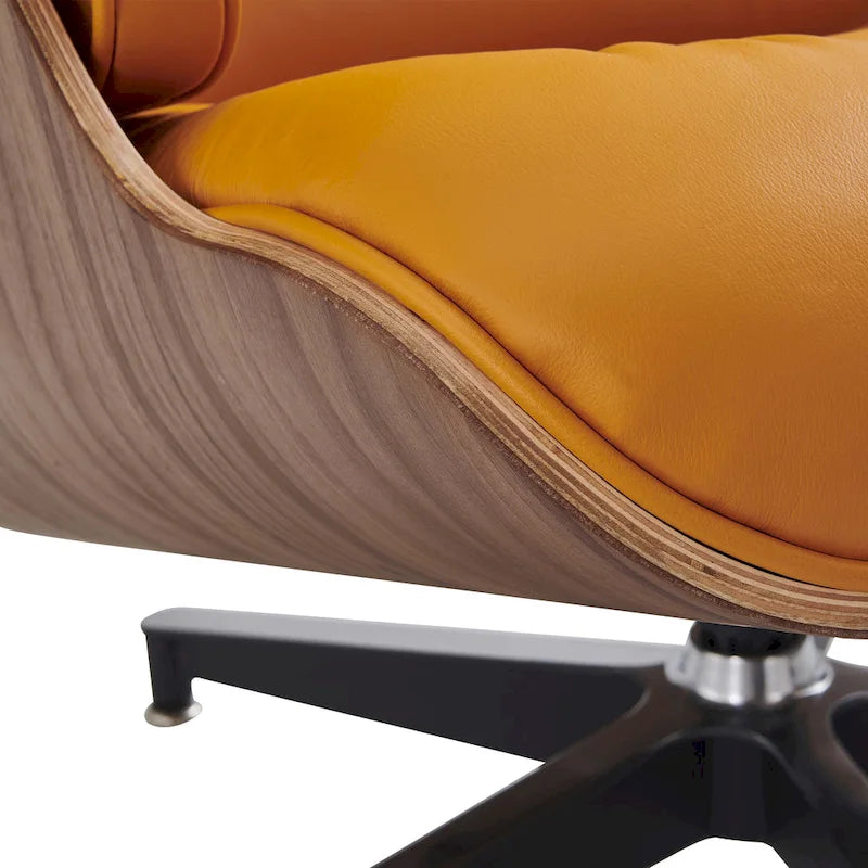 Moderne leren loungestoel met armleuningen, mid-century-stijl