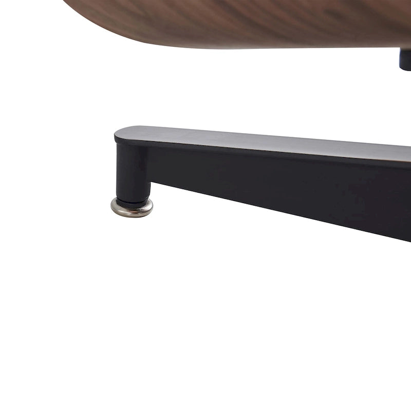 Moderne leren loungestoel met armleuningen, mid-century-stijl