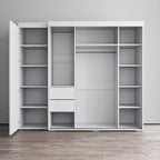 Kleiderschrank mit drei Spiegeln